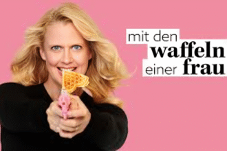 Mit den Waffeln einer Frau
